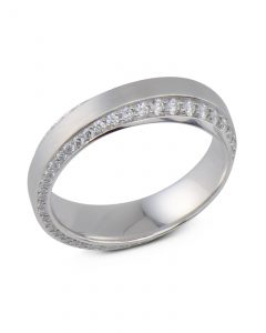 Henrich & Denzel Pavé diamond ring