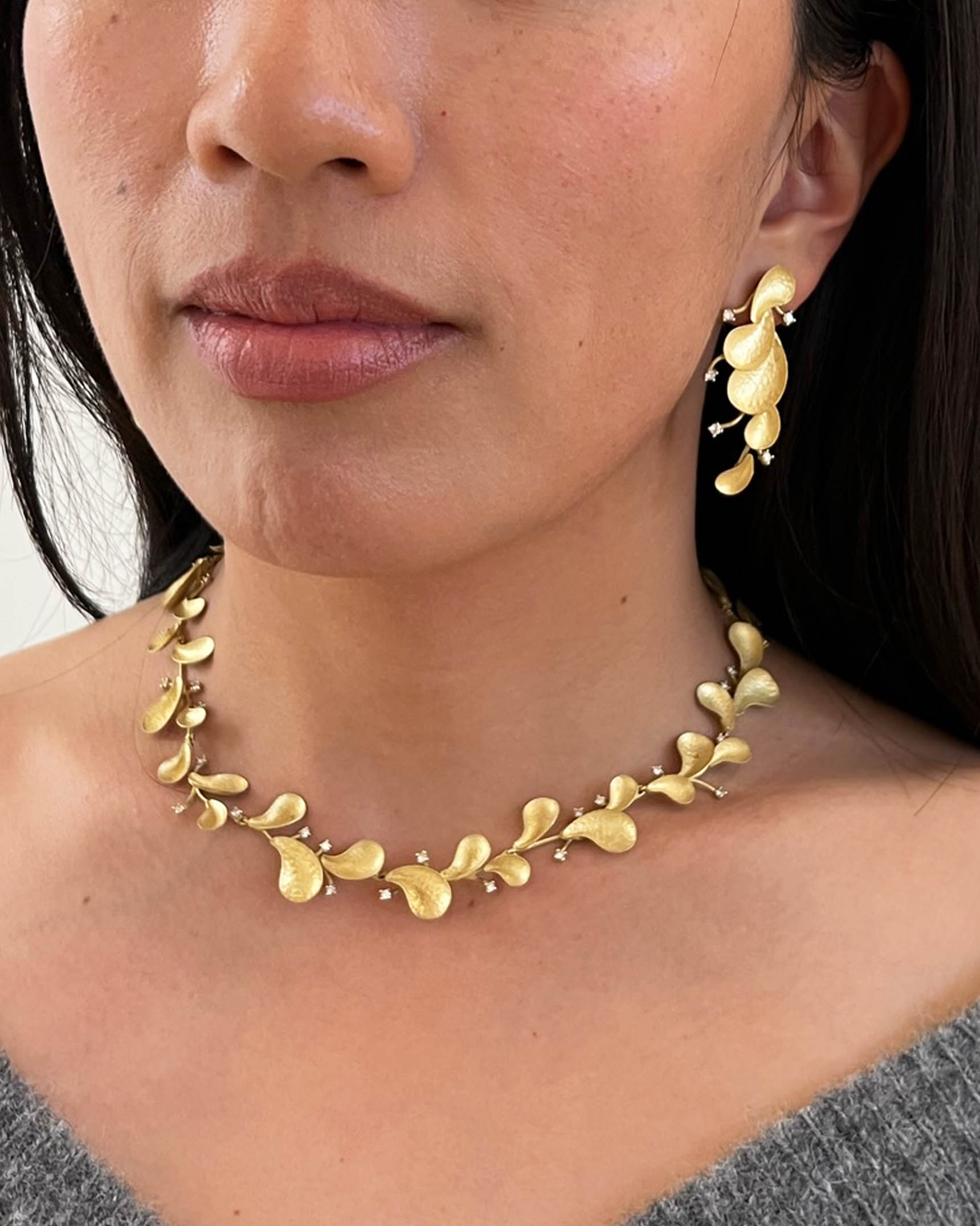 Yellow Gold Vine Necklace and Earrings NDOTK03463 – EDF5K04818 XX